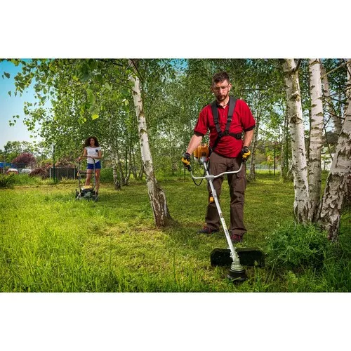 Riwall PRO RPB 360 4T křovinořez s benzínovým 4-taktním motorem 36 cm3