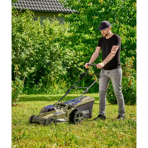 Akumulátorová sekačka na trávu CAMOUFLAGE NAREX CST 430