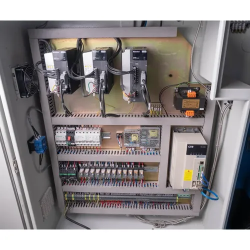 Proma FNK-800 Servo - Univerzální nástrojová kombinovaná frézka