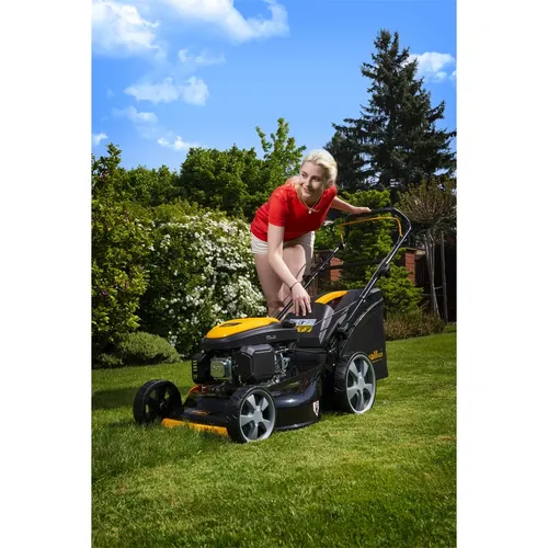 Riwall PRO RPM 5155 PRO multifunkční travní sekačka 4 v 1 s benzinovým motorem a pojezdem