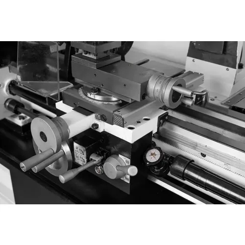 Proma SKF-750M - Kombinovaný soustruh na kov s pohyblivým frézovacím zařízením