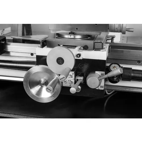 Proma SKF-750M - Kombinovaný soustruh na kov s pohyblivým frézovacím zařízením