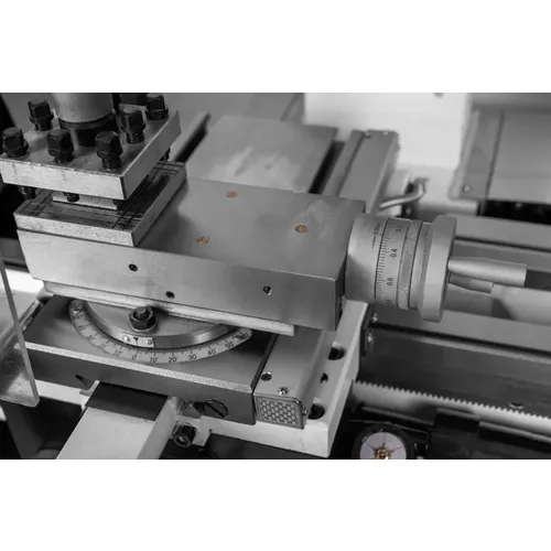 Proma SKF-750M - Kombinovaný soustruh na kov s pohyblivým frézovacím zařízením