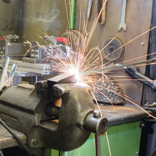 Scheppach WSE1000 svářecí invertor 130 A s příslušenstvím