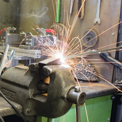 Scheppach WSE1100 svářecí invertor 160 A s příslušenstvím