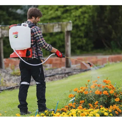 Zádový akumulátorový postřikovač SOLO 442