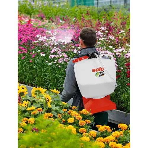 Zádový akumulátorový postřikovač SOLO 441