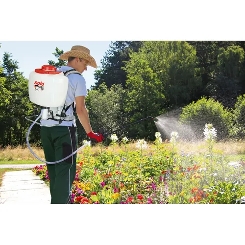 Zádový pístový postřikovač SOLO 425 Pro