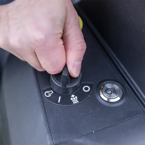 Scheppach TMR 452-98H-RD travní traktor 98 cm se zadním výhozem a hydrostatickou převodovkou