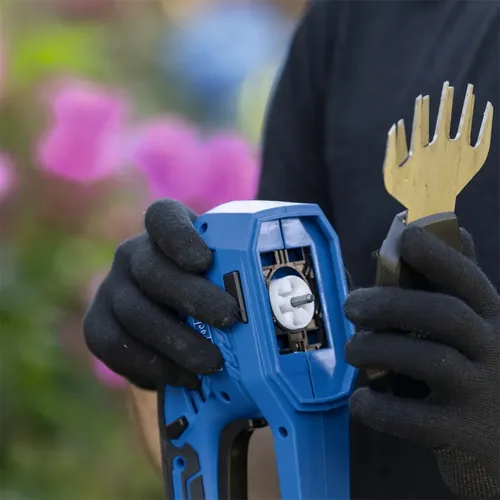 Scheppach C-HTGS200-X 20 V IXES aku nůžky na trávu a keře (bez baterie a nabíječky)