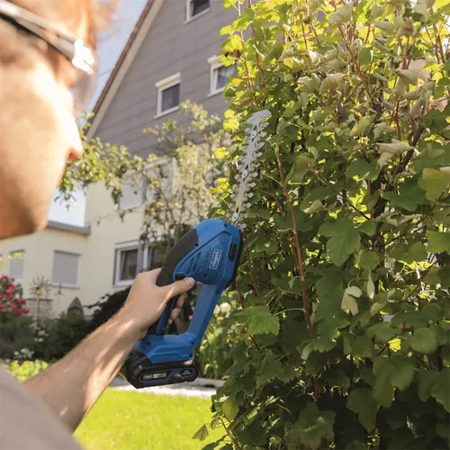 Scheppach C-HTGS200-X 20 V IXES aku nůžky na trávu a keře (bez baterie a nabíječky)