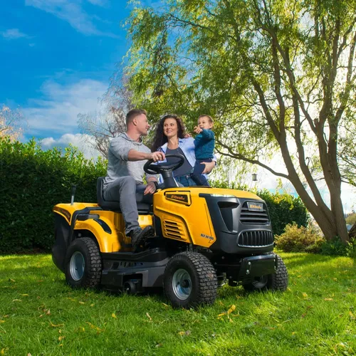 Riwall PRO RLT 86 TRD travní traktor 86 cm se zadním výhozem a mechanickou převodovkou