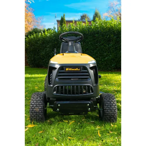 Riwall PRO RLT 86 TRD travní traktor 86 cm se zadním výhozem a mechanickou převodovkou