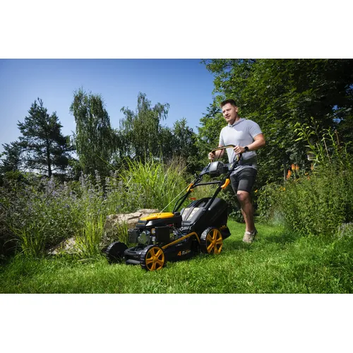 Riwall PRO RPM 4735 E multifunkční travní sekačka 4 v 1 s benzinovým motorem, pojezdem a elektrostartem