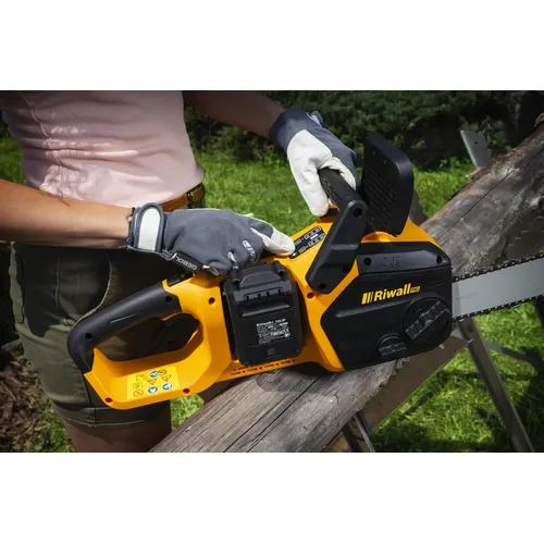 Riwall PRO RACS 4020i SET aku řetězová pila 2 x 20 V + 2x 4 Ah baterie + duální rychlonabíječka 4,5 A