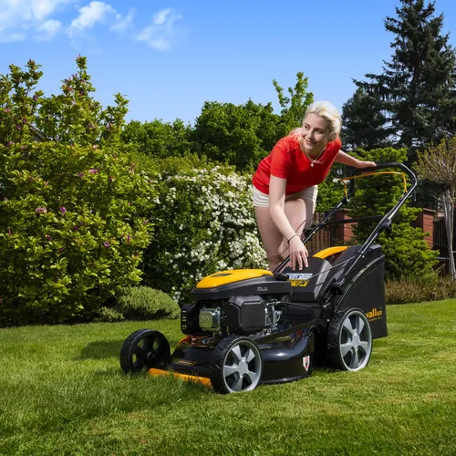 Riwall PRO RPM 5155 PRO multifunkční travní sekačka 4 v 1 s benzinovým motorem a pojezdem
